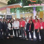 Tim Farmsco berfoto bersama Ahmed Zaki Iskandar (Bupati Tangerang)