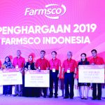 Penyerahan Penghargaan kepada karyawan terbaik 2019