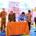 Penandatanganan penyerahan Program E-Learning dan E-Admin