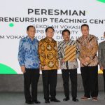Foto Bersama Peresmian Entrepreneurship Training Center
