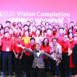 Keluarga besar Farmsco Indonesia berfoto bersama dalam acara 2020 Vision Completion Farmsco, Jakarta (27/12)