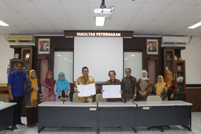 Presiden MIPI dan Dekan Fakultas Peternakan juga bersepakat untuk menyelenggarakan program-program action kerjasama multi pihak yang lebih bisa menjawab permasalahan perunggasan di masyarakat. Presiden MIPI dan Dekan Fakultas Peternakan juga bersepakat untuk menyelenggarakan program-program action kerjasama multi pihak yang lebih bisa menjawab permasalahan perunggasan di masyarakat.
