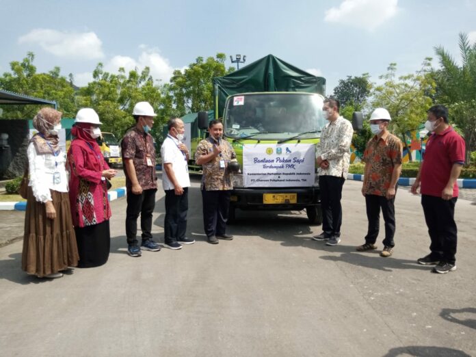 Bantuan berupa konsentrat adalah bantuan yang sangat dibutuhkan oleh peternak. Sebab, kalau ternak sudah terjangkit PMK, maka ternak tidak bisa makan rumput dan lain - lain.