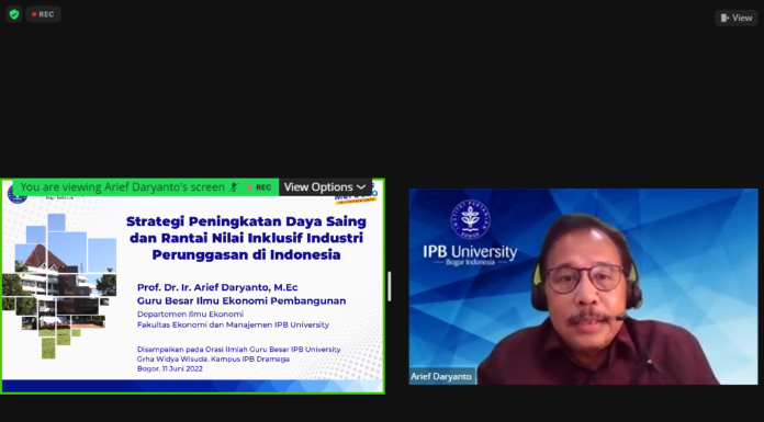 Peningkatan daya saing industri daging ayam dapat dilakukan melalui perubahan model rantai pasokan. Semula yang dilakukan dengan tradisional beralih menjadi ke model baru yang lebih modern.