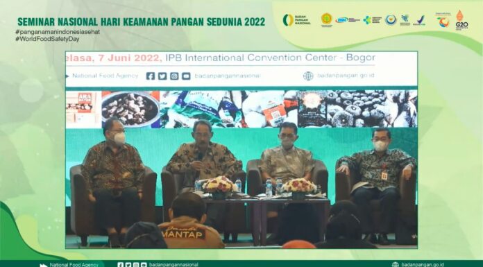 Dengan kejadian ini maka tidak mengherankan jika kemudian dunia memberi perhatian khusus pada produk hewan. Sebab, penyakit hewan dapat ditularkan ke manusia melalui produknya.