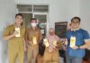 Kiri ke kanan : Penyerahan Bantuan ke Dinas Peternakan & Kesehatan Hewan Provinsi Nusa Tenggara Barat dan Dinas Perikanan & Peternakan Kabupaten Sumedang.
