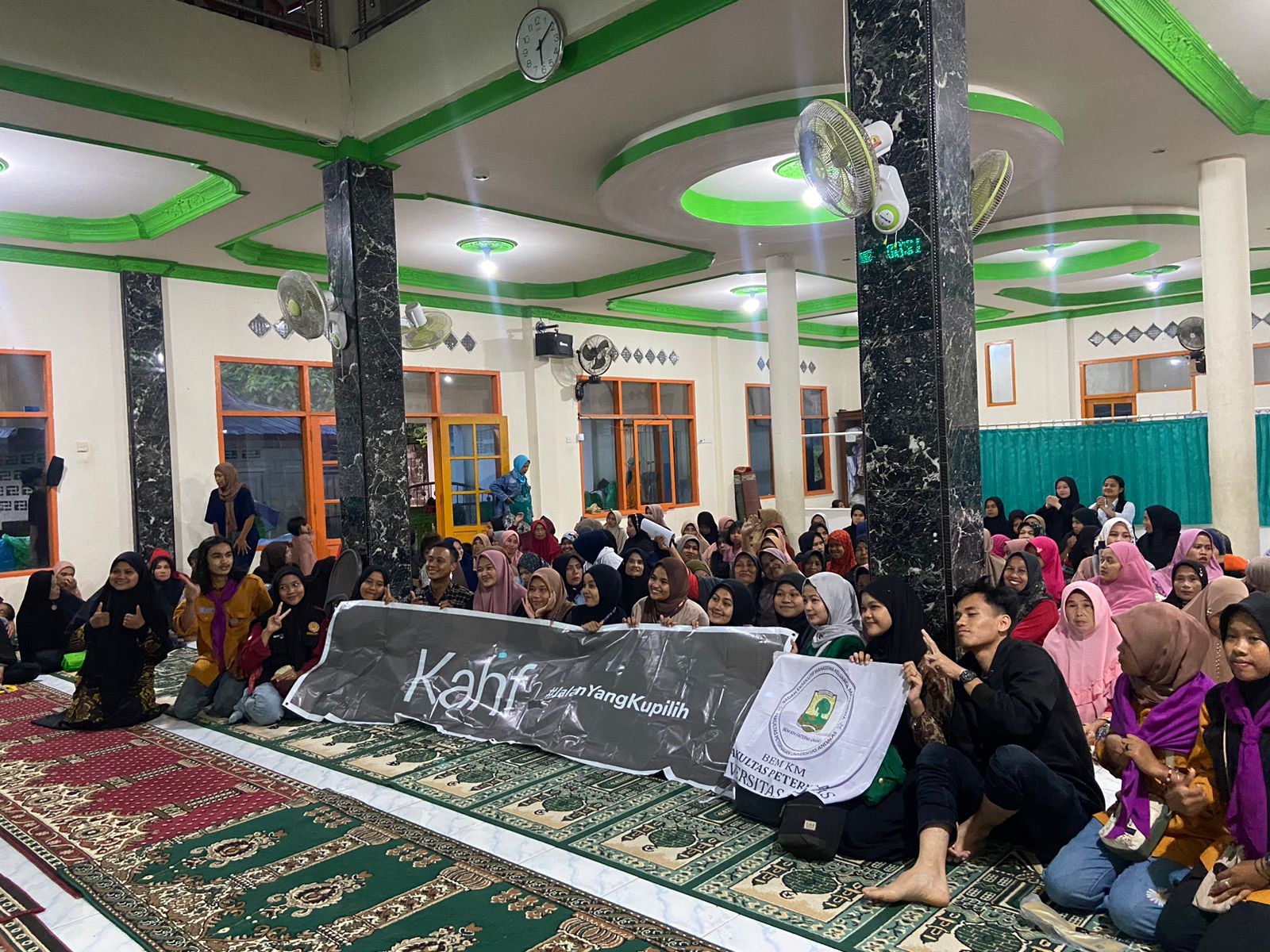 Edukasi pentingnya konsumsi protein hewani, BEM KM Faterna Unand bagikan 7.200 butir telur