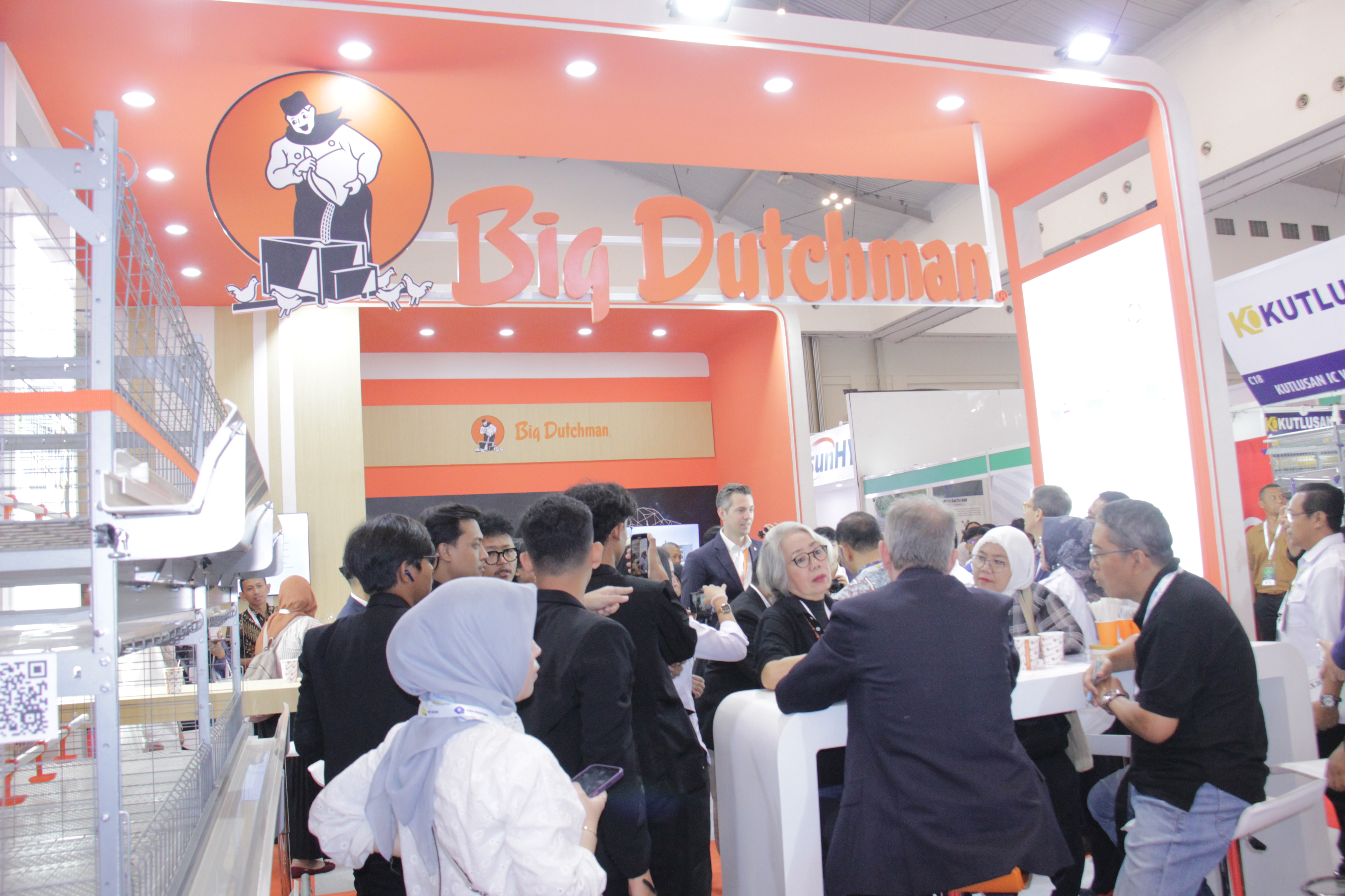 Suasana stan saat ramai dihampiri pengunjung ILDEX