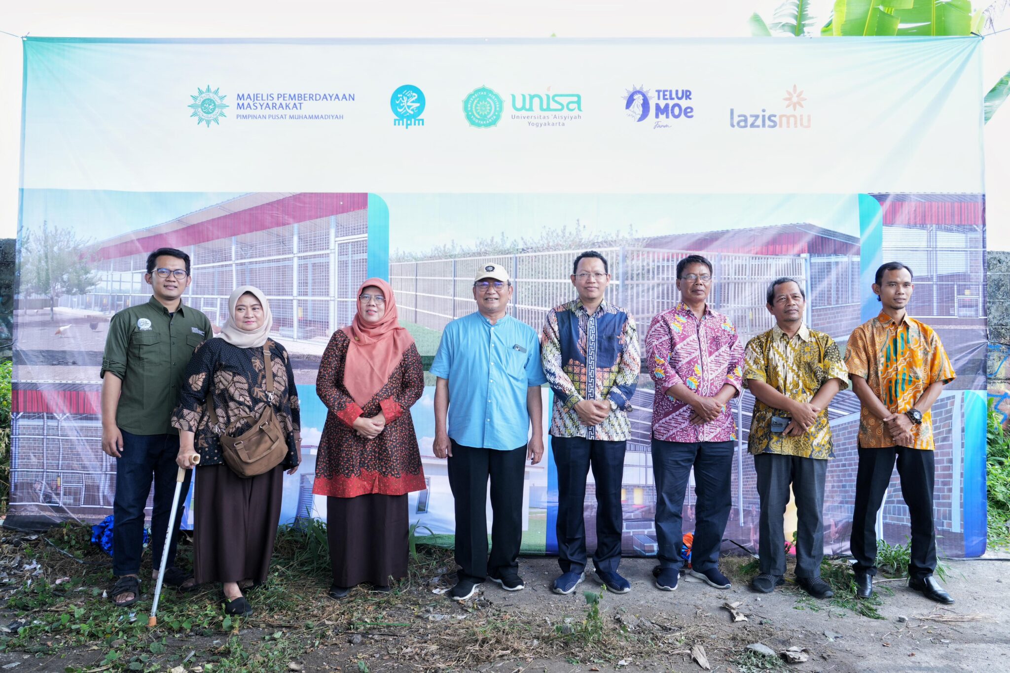 Cerita-Dibalik-Telur-Moe-Peternakan-Ayam-Dikelola-Difabel-Pertama-di-Dunia-yang-Bersertifikasi-HFAC-2048×1366