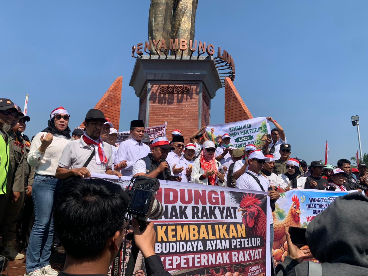 Bagikan 1 Juta Telur Gratis, Peternak Blitar dan Sekitarnya Protes Harga Anjlok dan Pakan Mahal